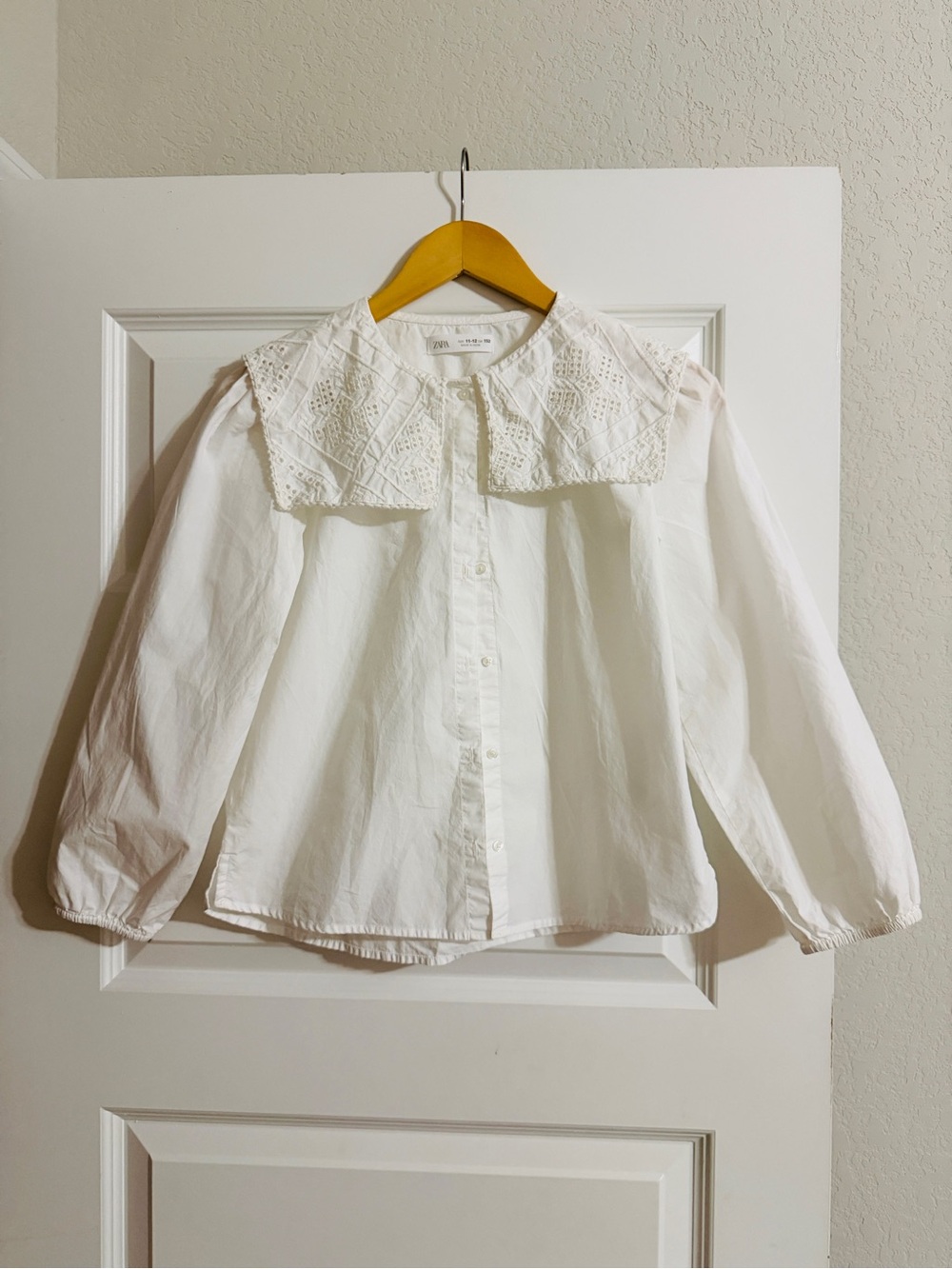 Zara Kids White Eyelet Lace Collar Button-Front Blouse